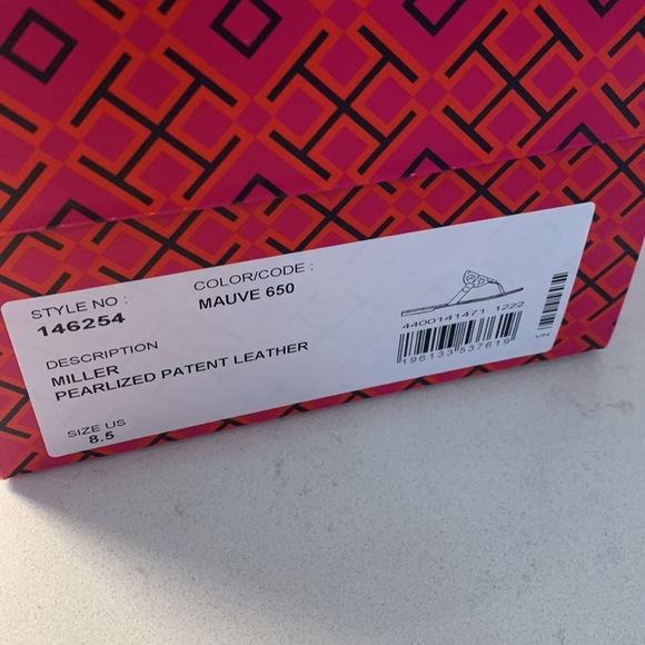 Tory Burch Exclusive: Limited-Edition Miller Sandal - Picture 12 of 13